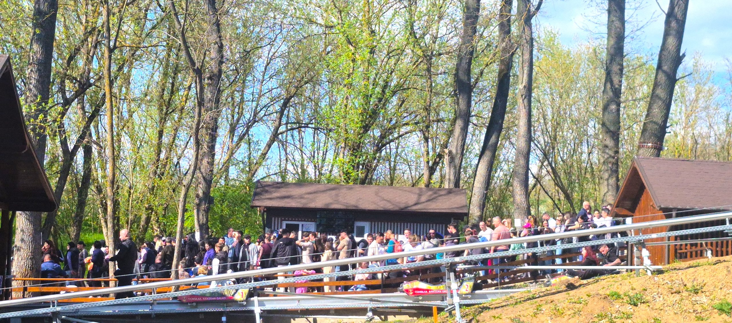 Gălăţenii au făcut coadă ca să se dea cu bobul la Gârboavele