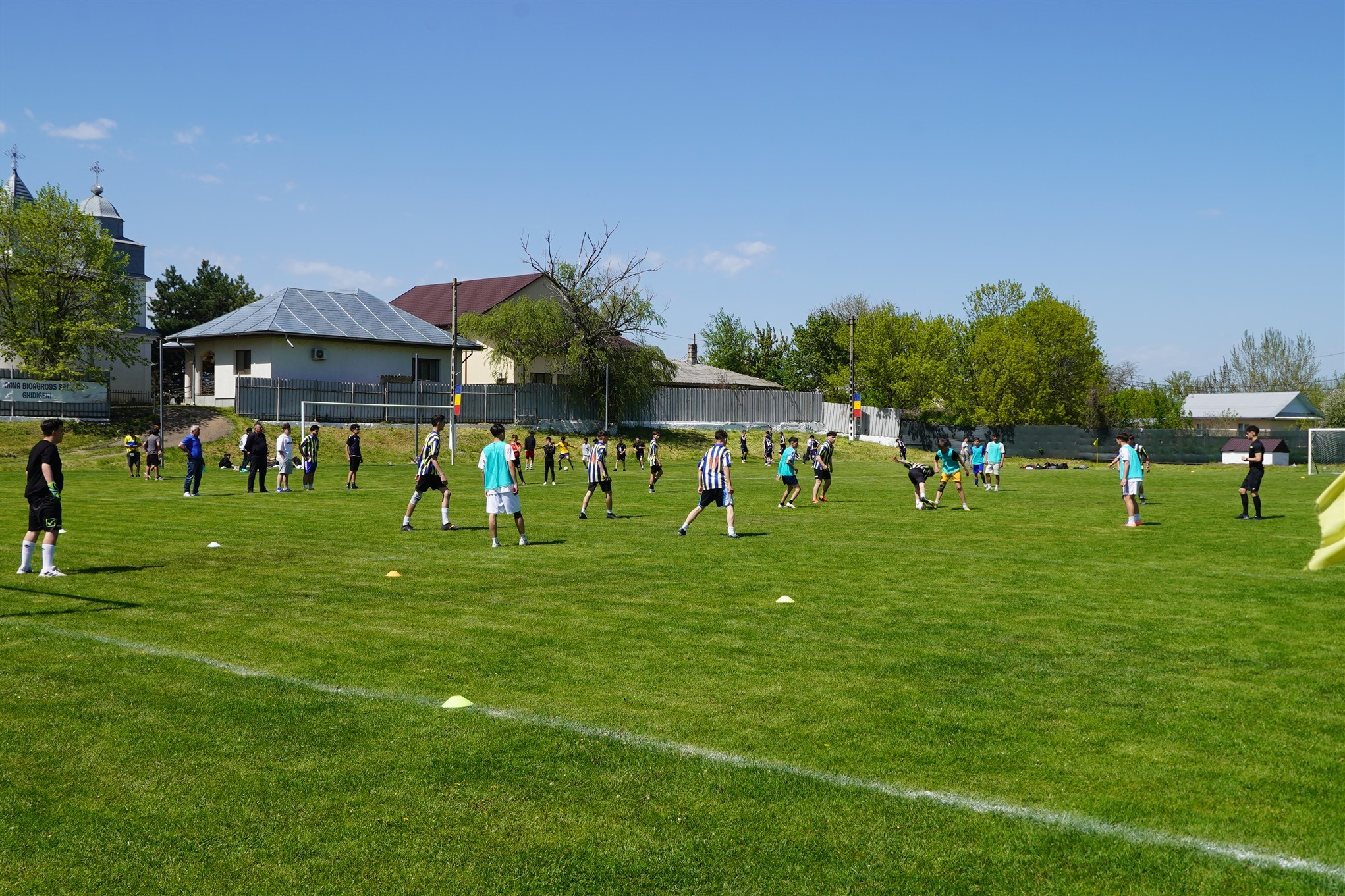 „Tinereţe şi credinţă”: 200 de copii au participat la Campionatul şcolar de fotbal de la Ghidigeni