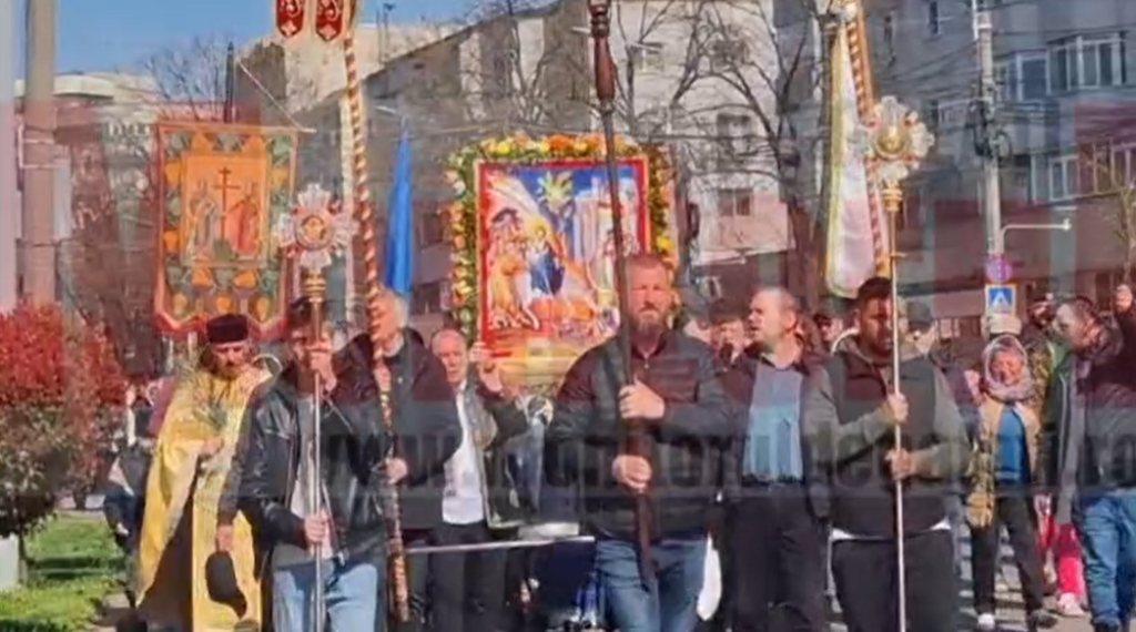 VIDEO: Peste o mie de oameni şi preoţi au participat la Pelerinajul de Florii la Brăila