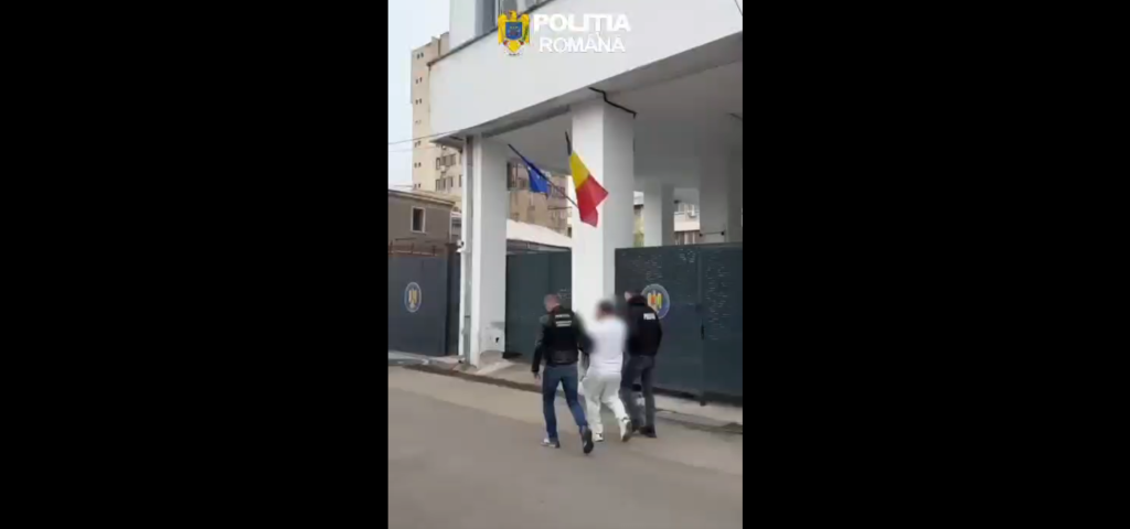 Mandat de executare a pedepsei închisorii pus în aplicare de poliţişti.