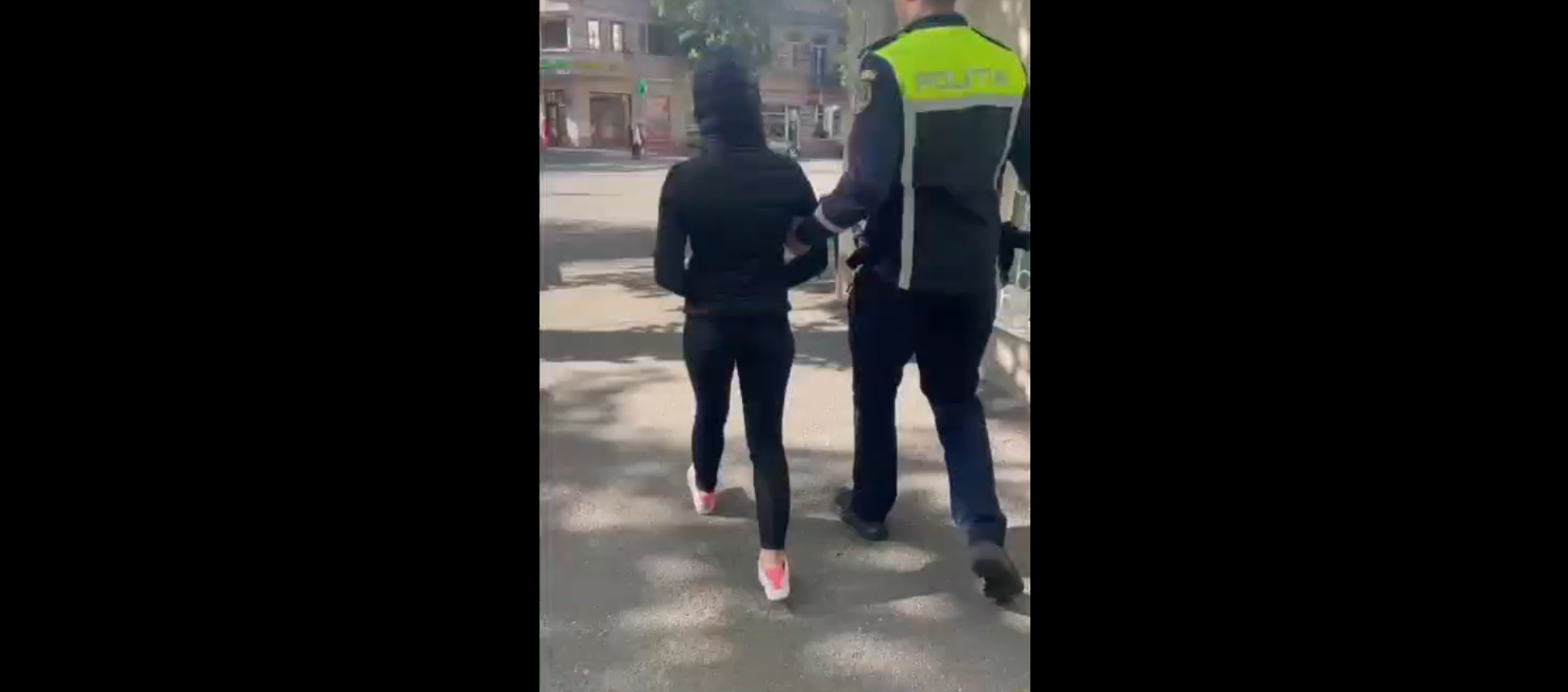 Urmărire în trafic la Brăila: Tânără de 21 de ani, arestată la domiciliu după ce a condus fără permis şi a provocat un accident