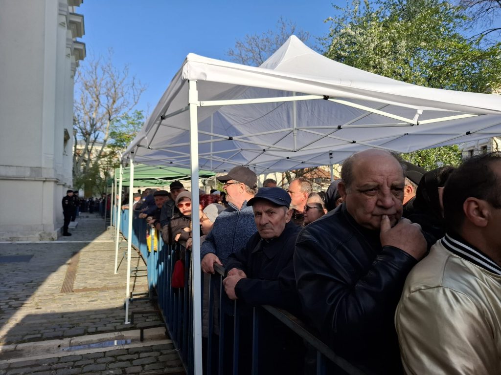 Izvorul Tămăduirii: Mii de pelerini, din toate colţurile ţării, au venit la biserica Buna Vestire din Brăila