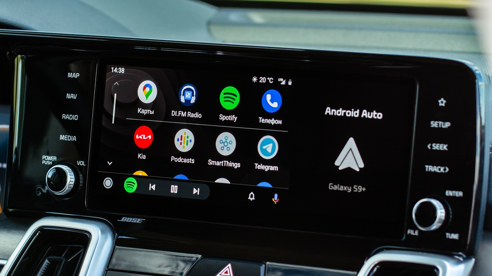 Gemini pe Android Auto îi frustrează pe şoferi cu răspunsuri lungi şi inutile