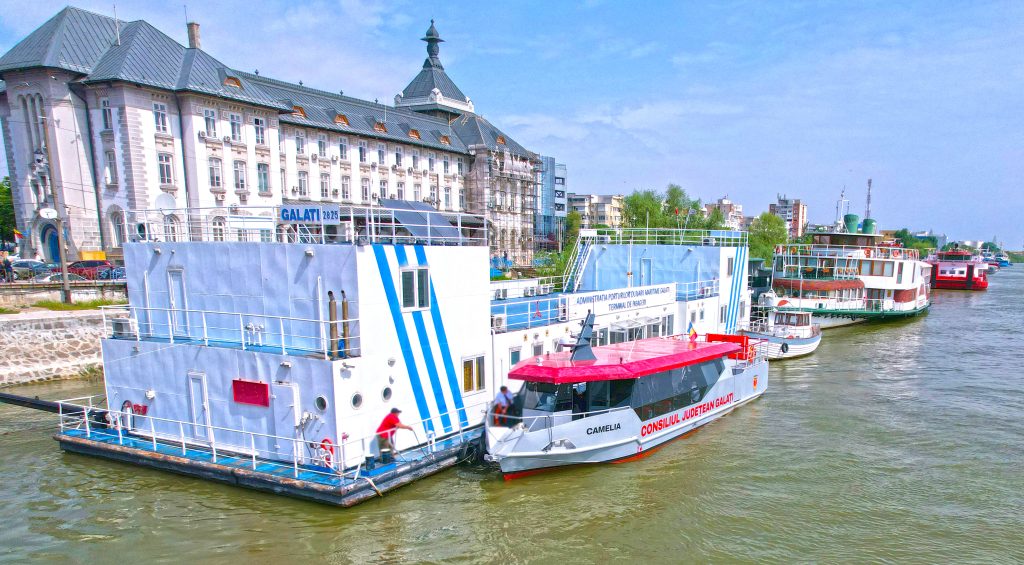 Mini-croaziere pe Dunăre la Galaţi, în mini-vacanţa de Paşti! CJ a reluat cursele cu nava „Camelia”