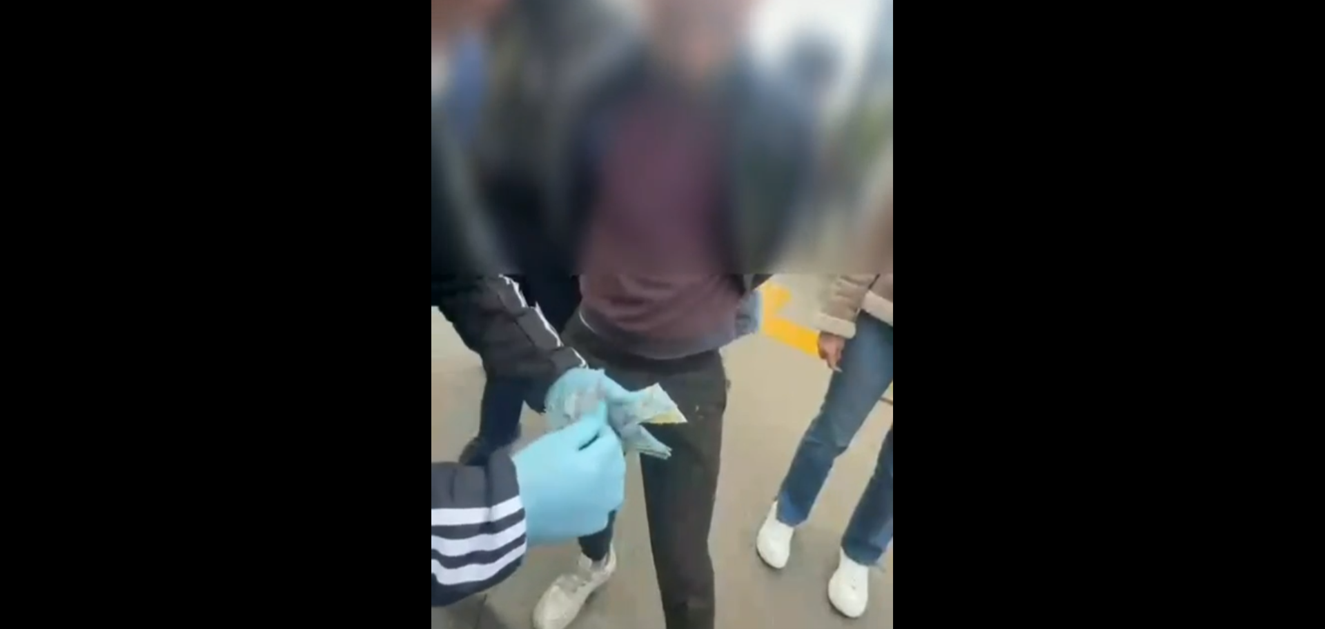 VIDEO: Tineri arestaţi preventiv pentru trafic de „cristal”. Flagrant de 5.000 de lei