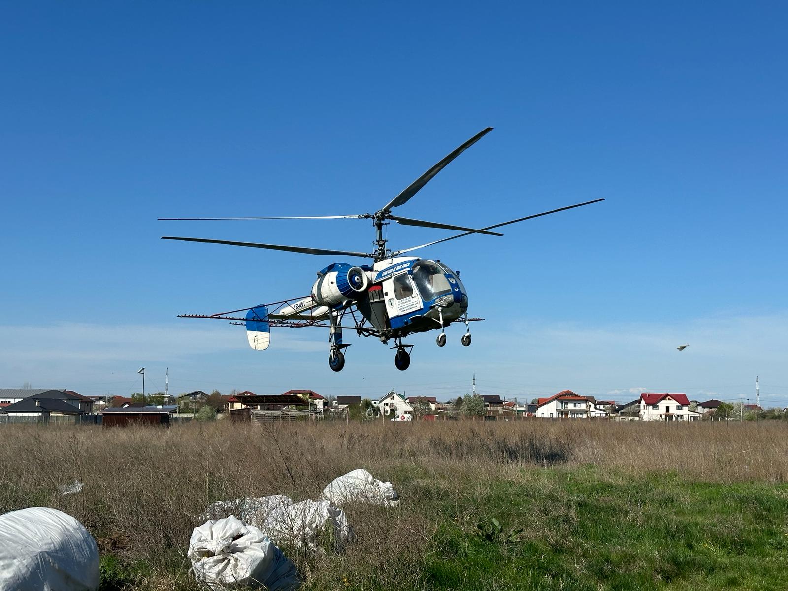Primăria municipiului Galaţi informează că vineri, 24 aprilie 2026, în intervalul orar 09.00 - 12.00, se va desfăşura activitatea de larvicidare, cu ajutorul unui elicopter, în vecinătatea zonelor cu luciu de apă.