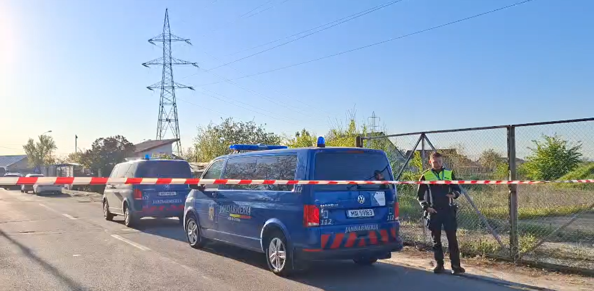 Locuitorii din municipiul Galaţi au semnalat, prin serviciul 112, la ora 02.31, căderea unui obiect în zona Bariera Traian.