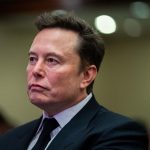 Venitul universal „ridicat” propus de Elon Musk: soluţie pentru era AI sau promisiune riscantă