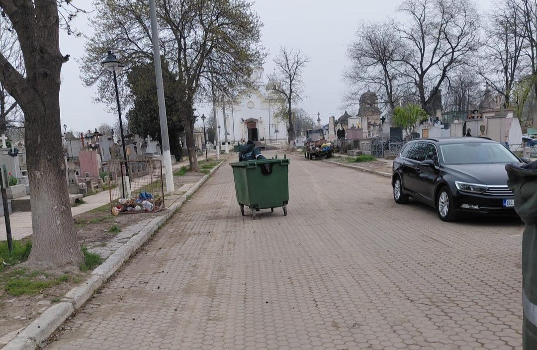 Paştele Blajinilor: Restricţii de acces cu maşina în cimitir, la Galaţi