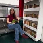 O buzoiancă transformă călătoria cu trenul în experienţă culturală: Mini-bibliotecă instalată pe ruta Bucureşti – Galaţi