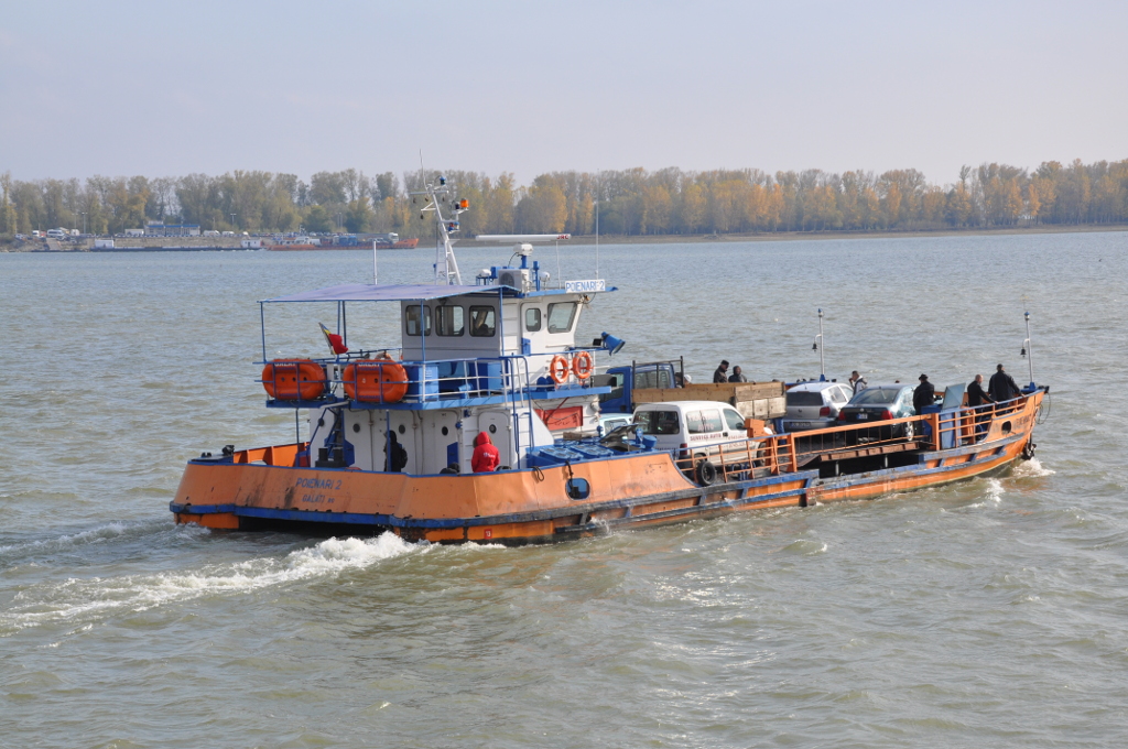 Trecere doar cu bacul mic pe Dunăre, între Galaţi şi Tulcea