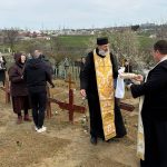 Galaţi: Parastat pentru oamenii singuri înmormântaţi la Fileşti