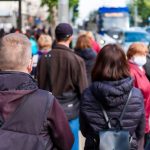 România se goleşte şi îmbătrâneşte: populaţia scade la 21,6 milioane, iar numărul vârstnicilor depăşeşte tot mai mult generaţiile tinere