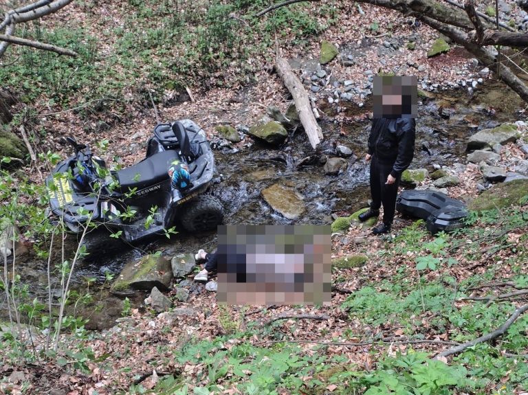 Doi tineri din Galaţi au căzut cu ATV-ul 8 metri într-un pârâu pe Valea Păuşa