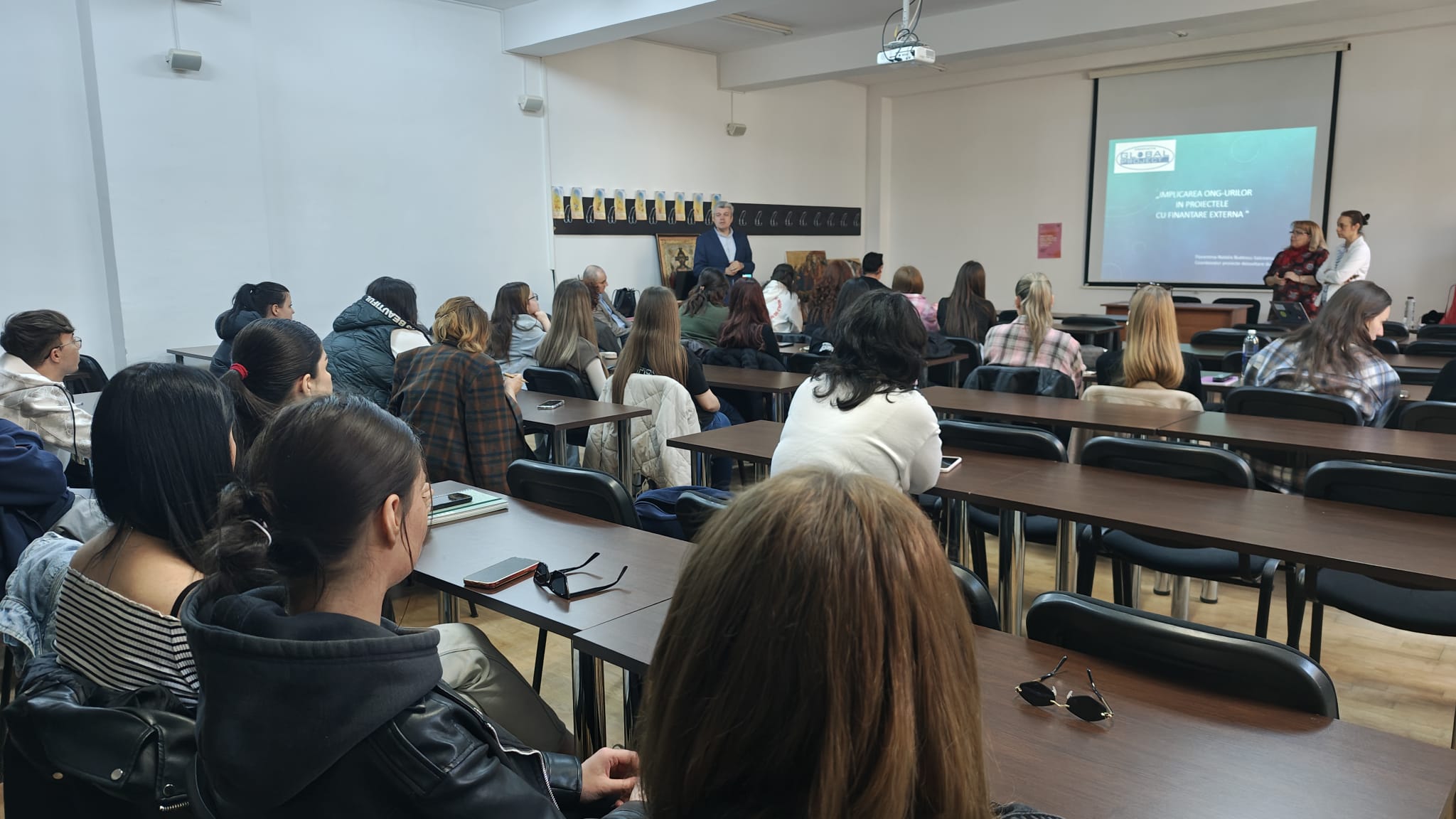 Workshop despre finanţări externe pentru ONG-uri, organizat la Universitatea „Dunărea de Jos” din Galaţi