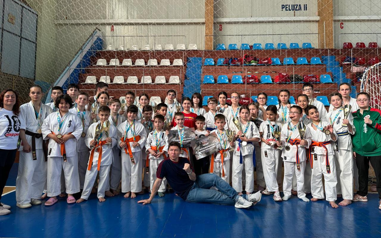 Karate: 65 de medalii pentru ACS Triumf Dojo Galați la „Wakku Challenge Cup”