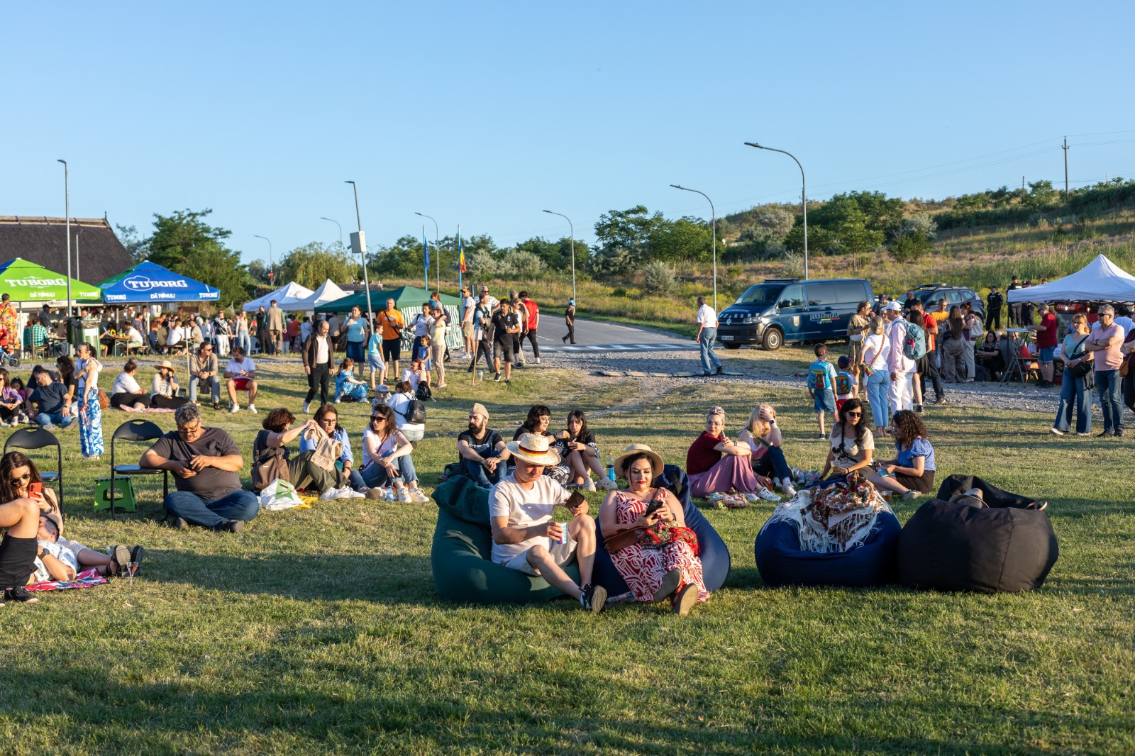 Festivalul „Scrumbii de Rusalii” 2026: Satul Pescăresc din Tulcea se redeschide cu haine noi şi parfum de scrumbie la grătar!