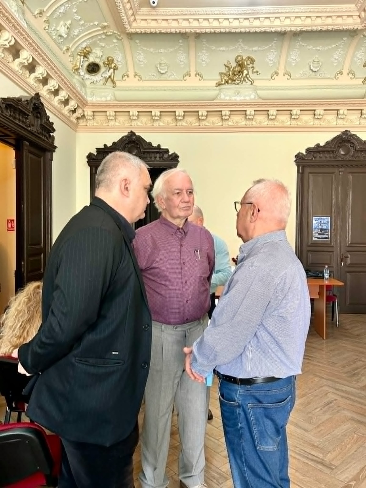 Concepte literare și tainele sufletului: un autor albanez în prezența unui ambasador