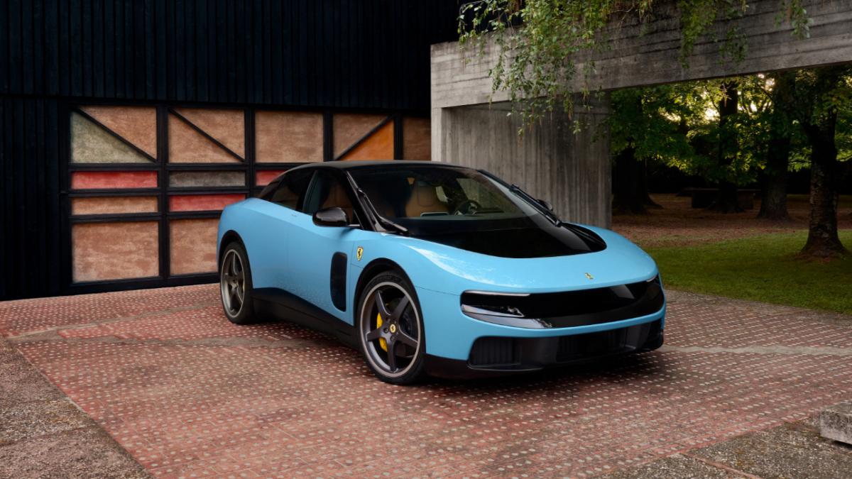 Acţiunile Ferrari scad după lansarea primului model electric din istoria companiei