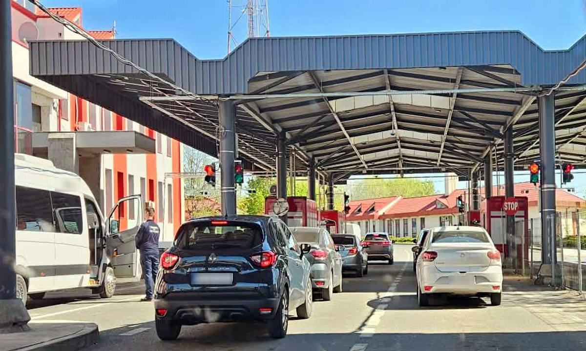 Maşină cu numere provizorii din Germania, oprită la frontieră: şoferul nu avea drept de circulaţie în România