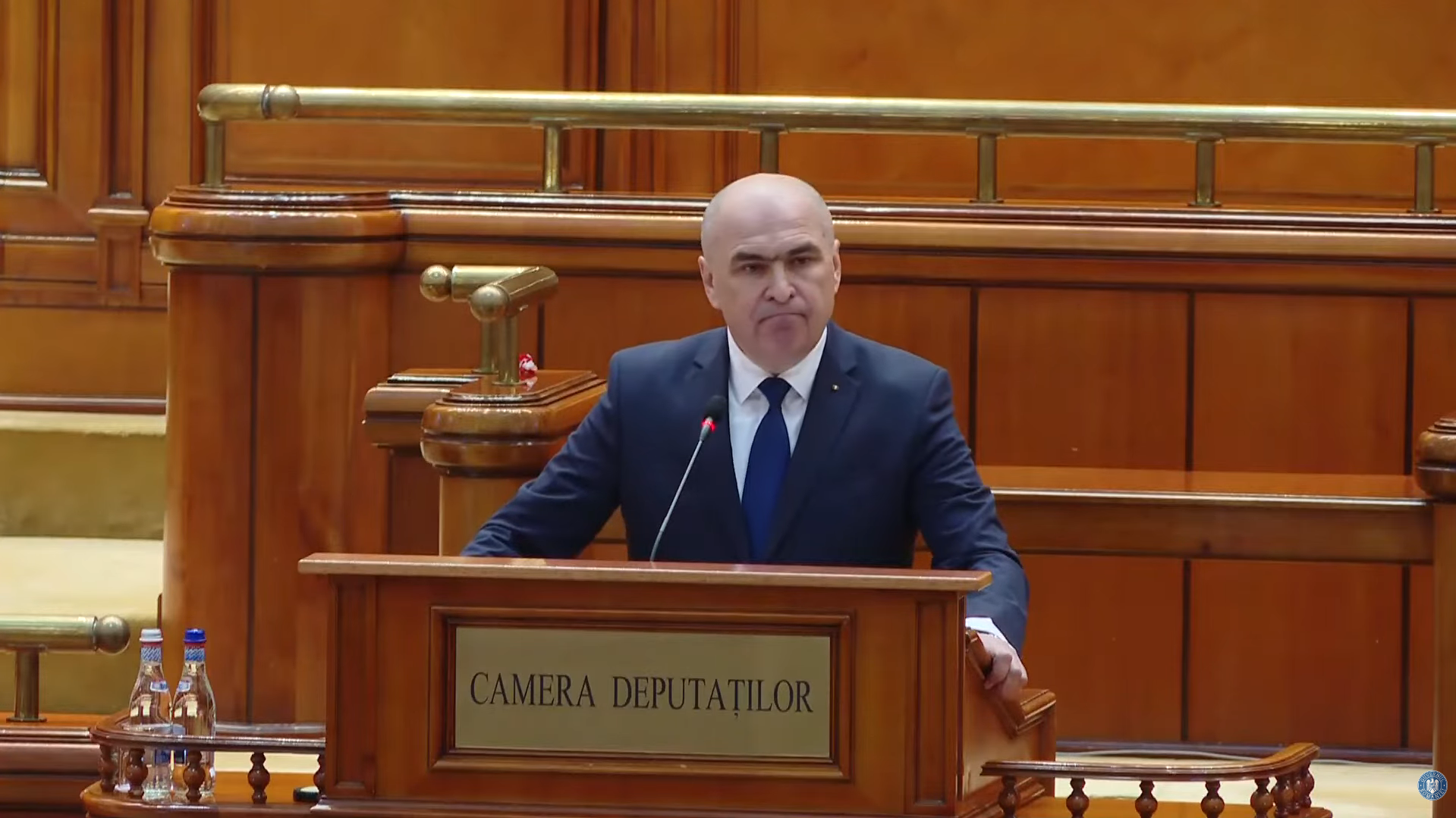 Guvernul Bolojan a fost demis. Moţiunea a obţinut un număr record de voturi