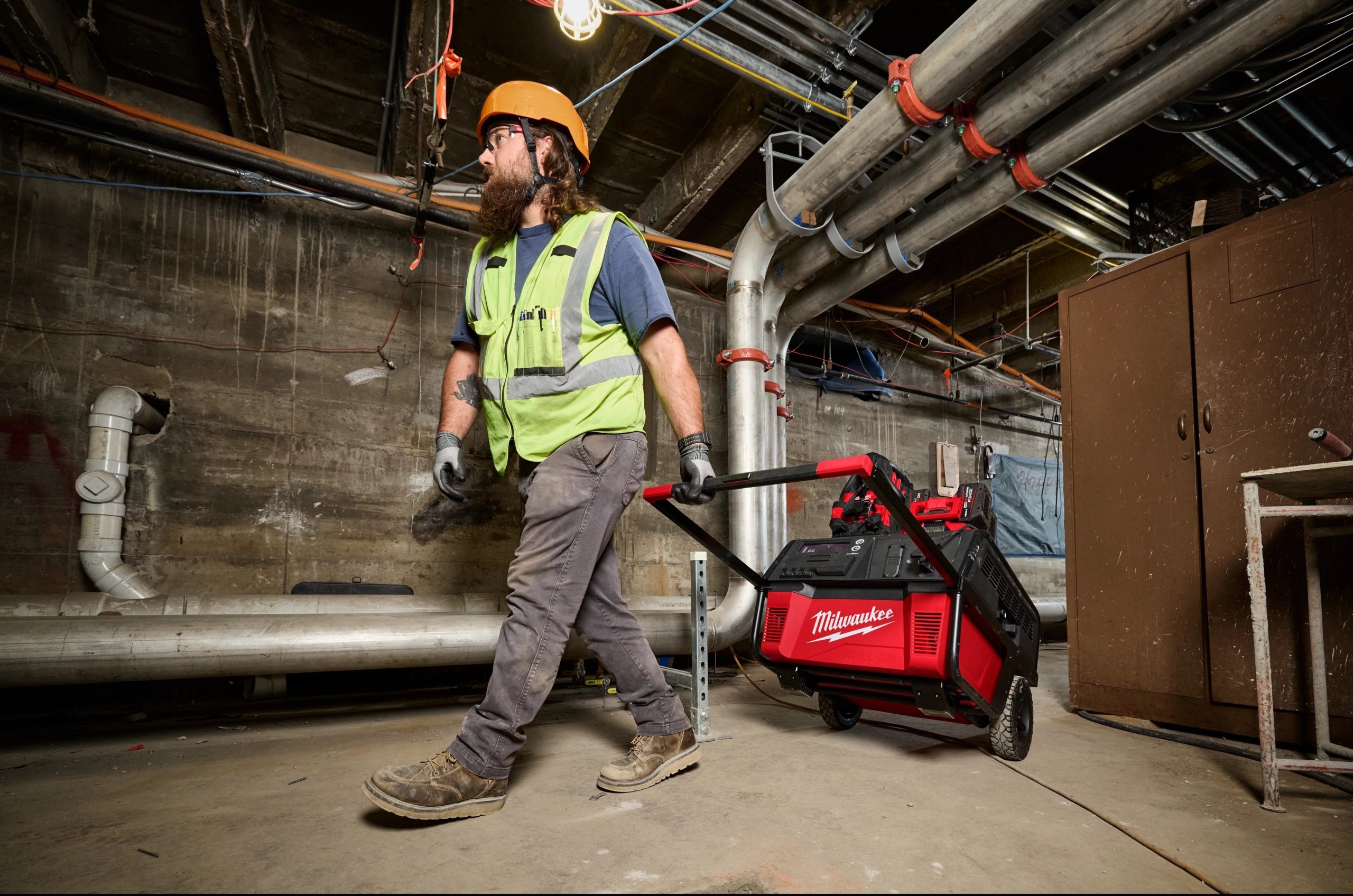 Milwaukee pregăteşte o alternativă electrică la generatoarele pe benzină pentru şantiere