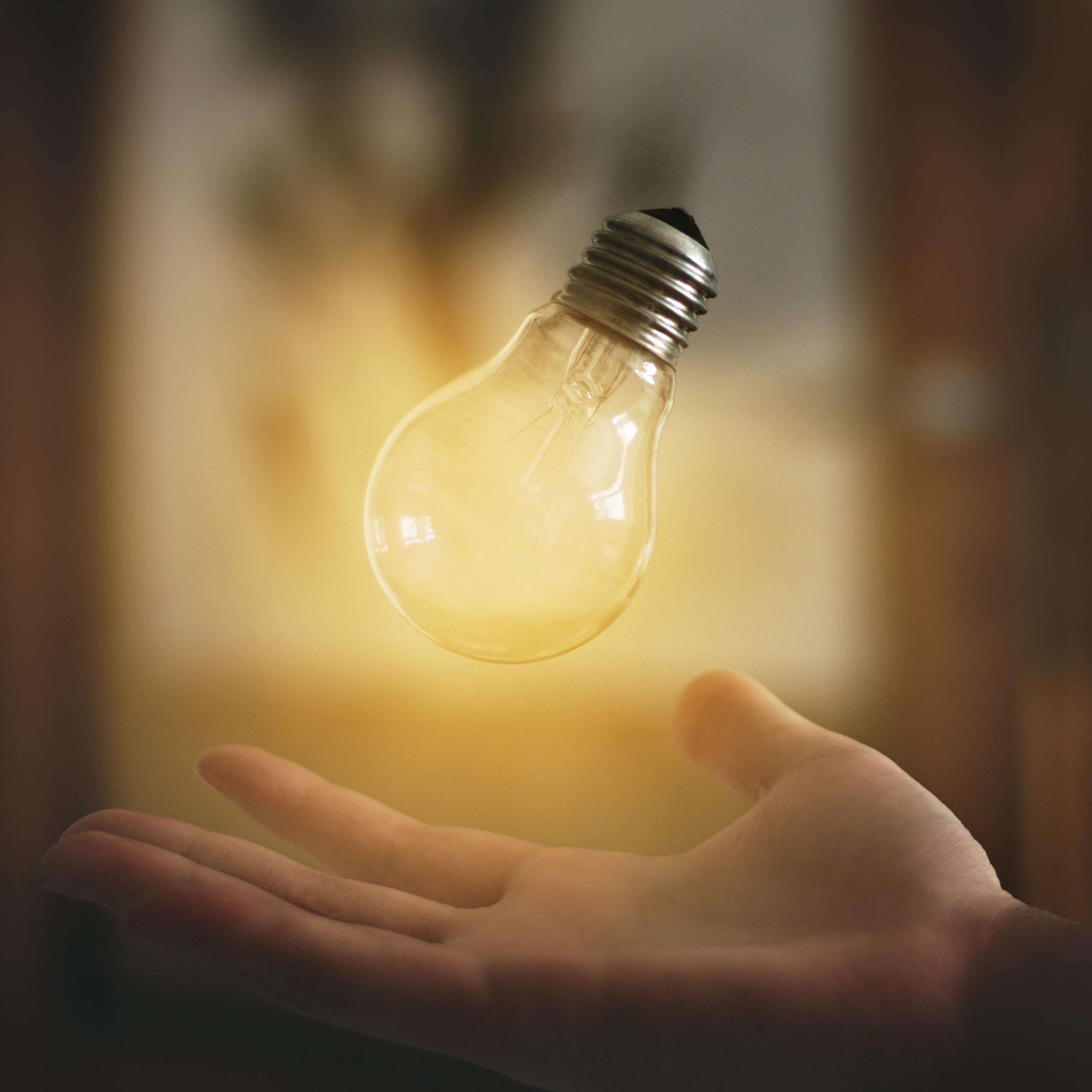 Energie electrică gratuită în anumite intervale orare pentru clienţii PPC Energie