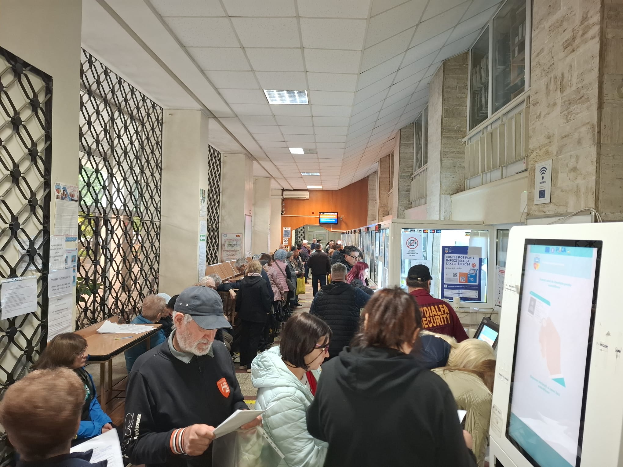 “Trimişi” de SMS-urile care îi avertizau cu executarea silită, gălăţenii au început să îşi achite dările restante