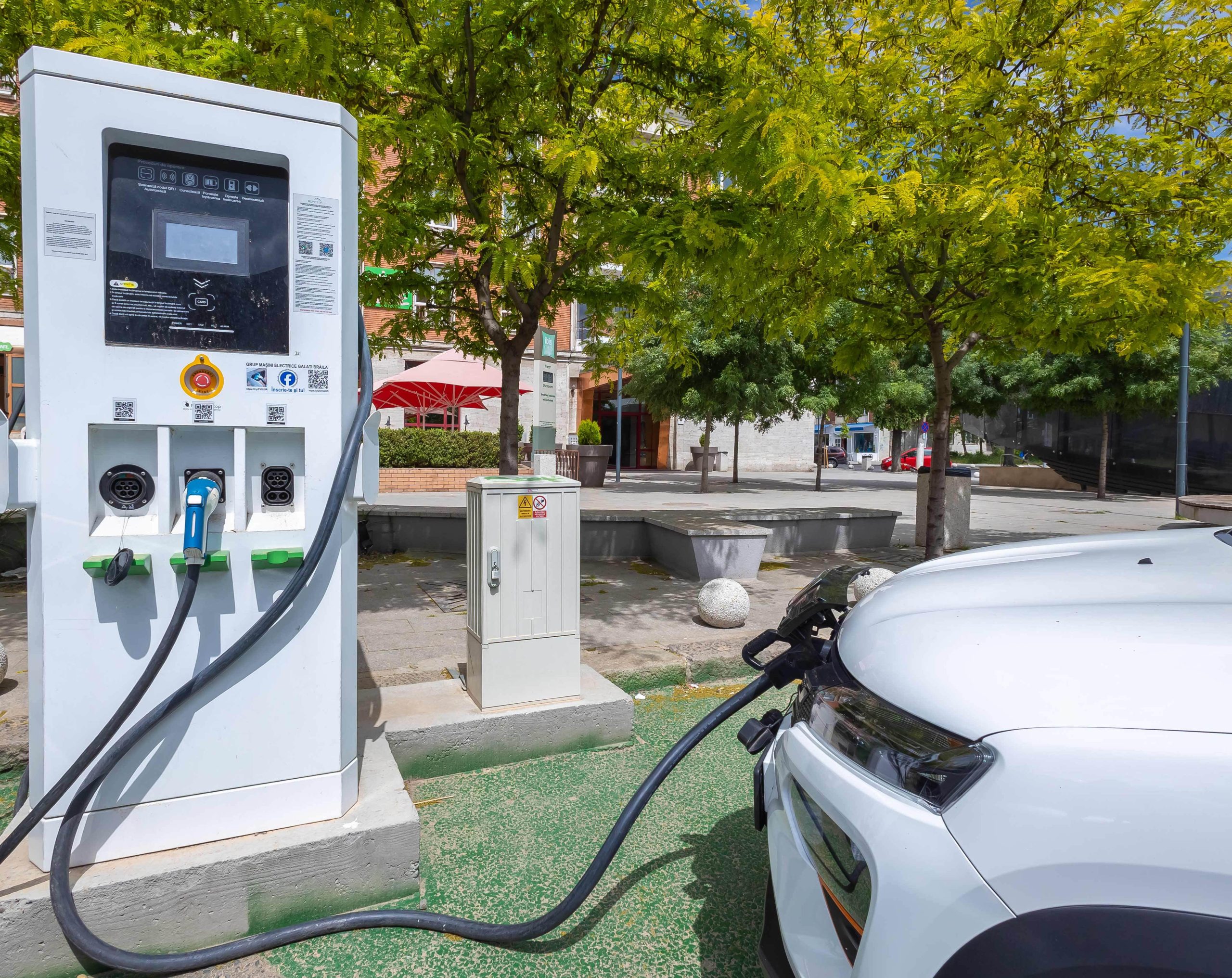 Galaţi: 15 noi staţii pentru încărcarea maşinilor electrice. Unde sunt amplasate
