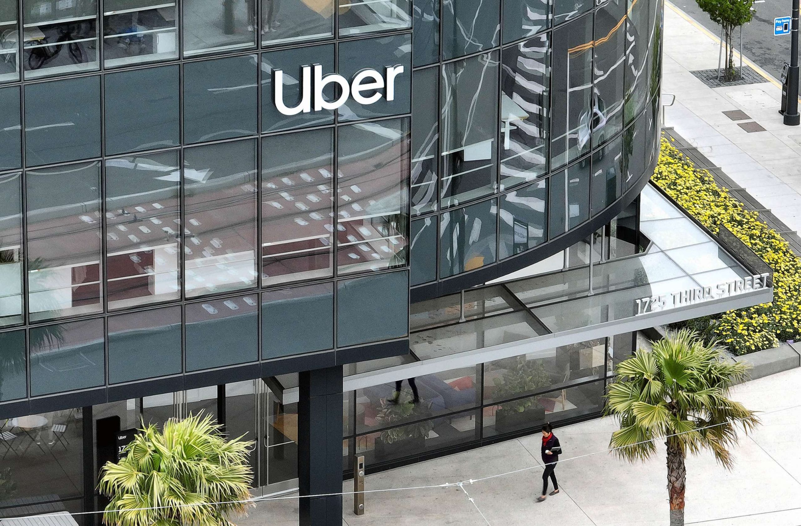 Uber îşi pune problema dacă investiţiile uriaşe în AI mai merită