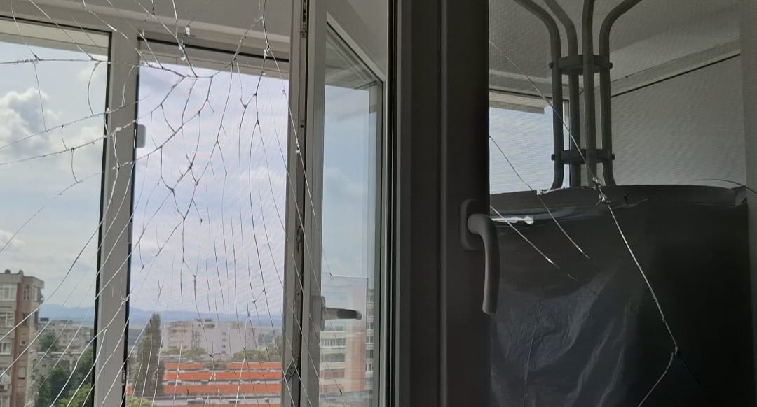 Cum se reîntorc la viaţă locatarii blocului din Galaţi lovit de dronă: „Singurul lucru real era că eram viu”