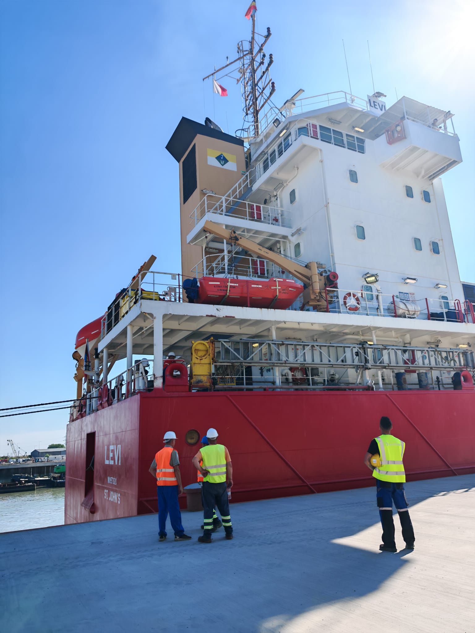 VIDEO: Moment istoric în Port Bazinul Nou Galaţi. Prima navă a acostat după 38 de ani