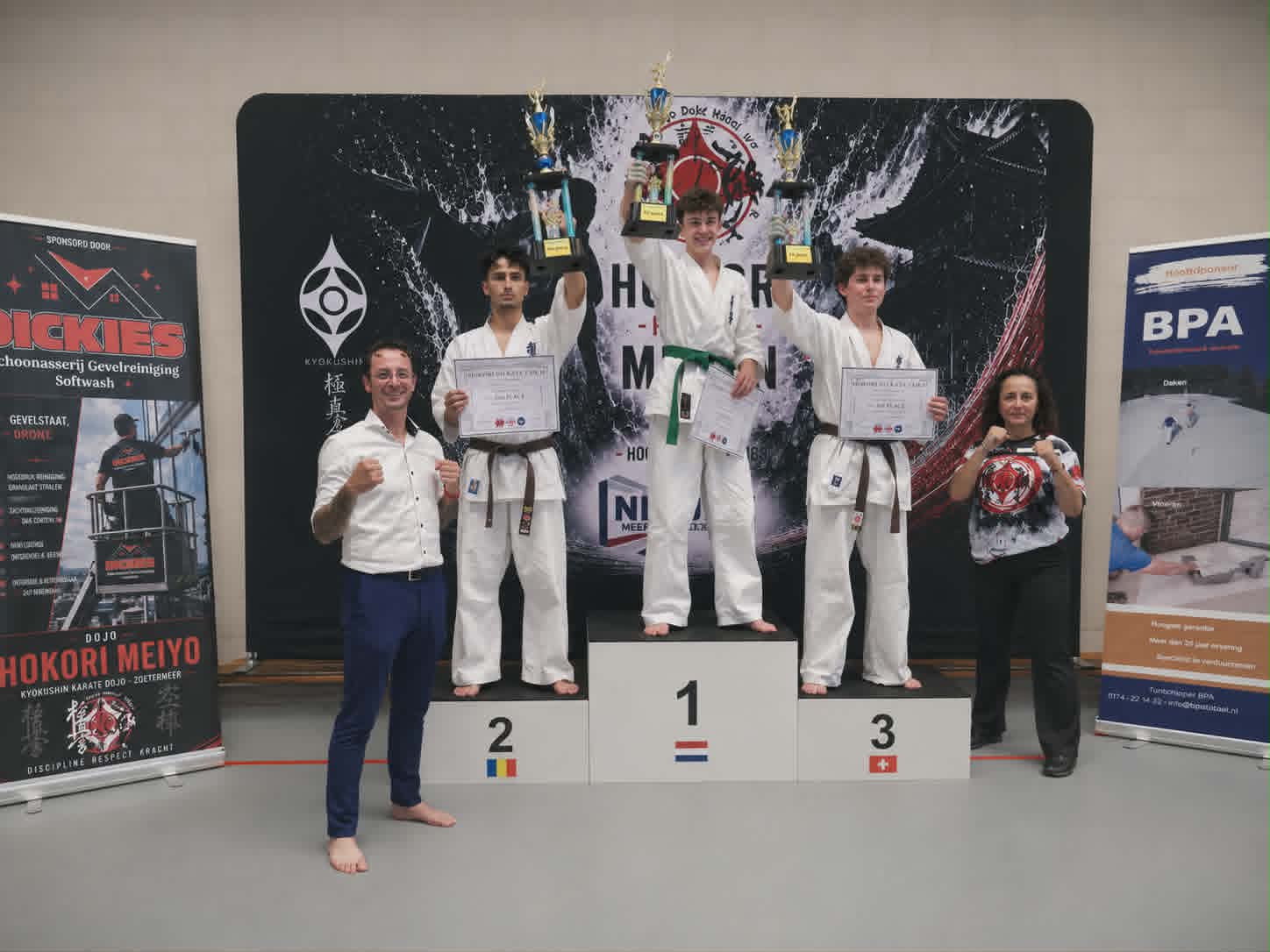 Karate: Dennis Mirovici a cucerit medalia de argint la concursul internaţional din Olanda