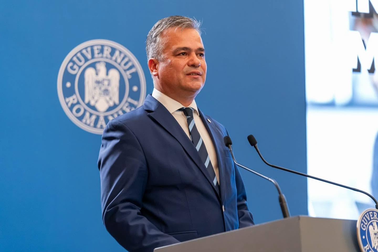 Adrian Veştea amână depunerea listei de miniştri în Parlament