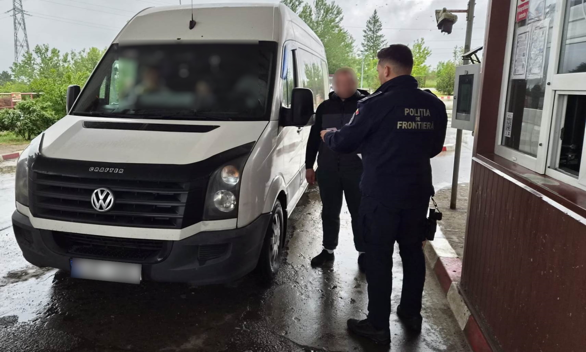 Şofer prins la frontieră cu fotografia unui permis de conducere falsificat pe calculator