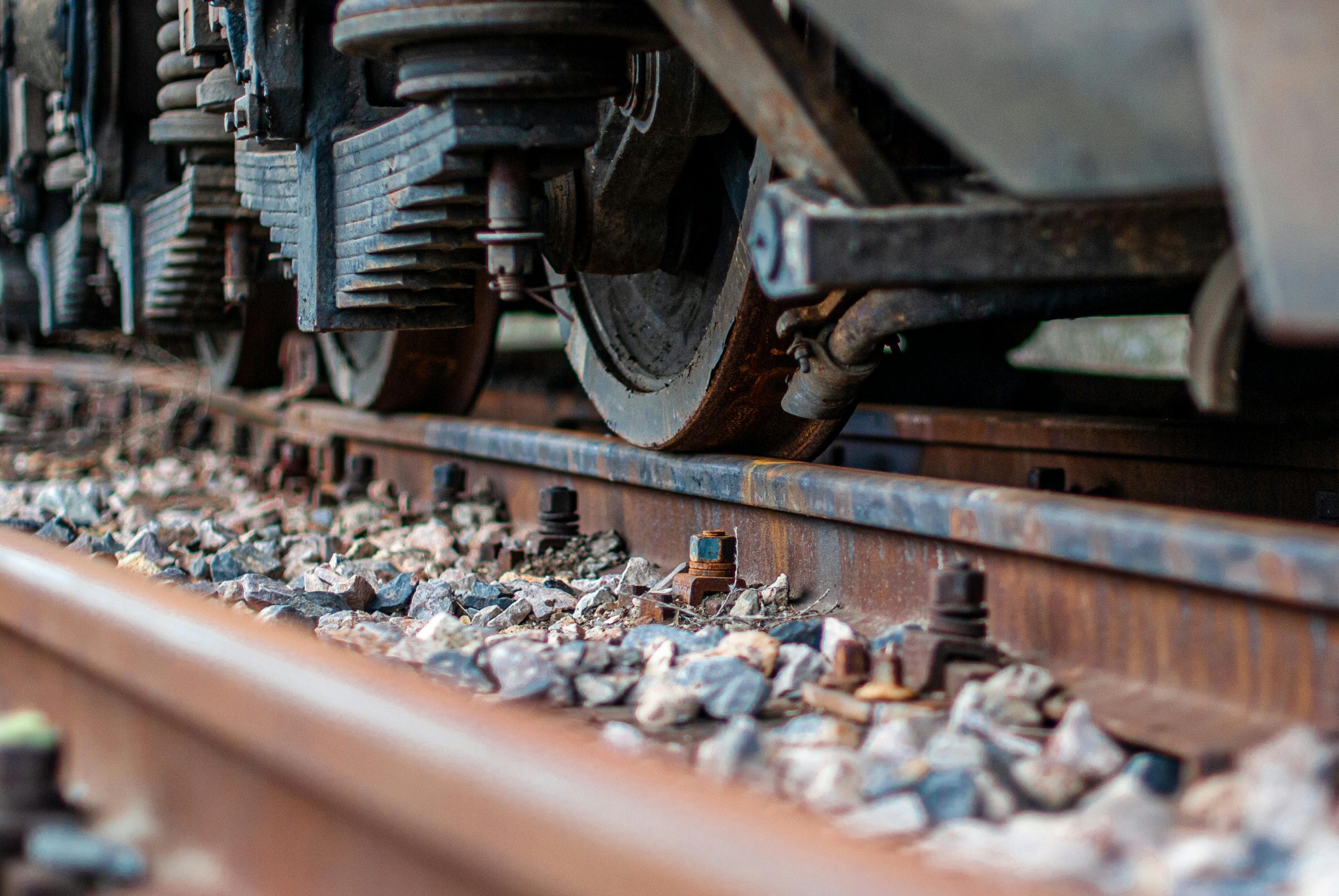 Trafic feroviar afectat de furtuni în judeţul Galaţi: Trenurile circulă cu locomotive Diesel între Hanu Conachi şi Independenţa