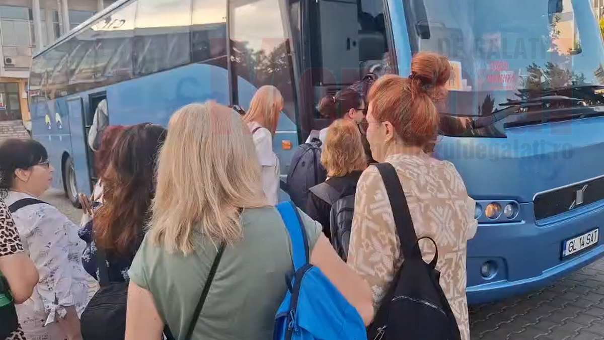 Sute de dascăli din judeţul Galaţi participă la protest în Bucureşti