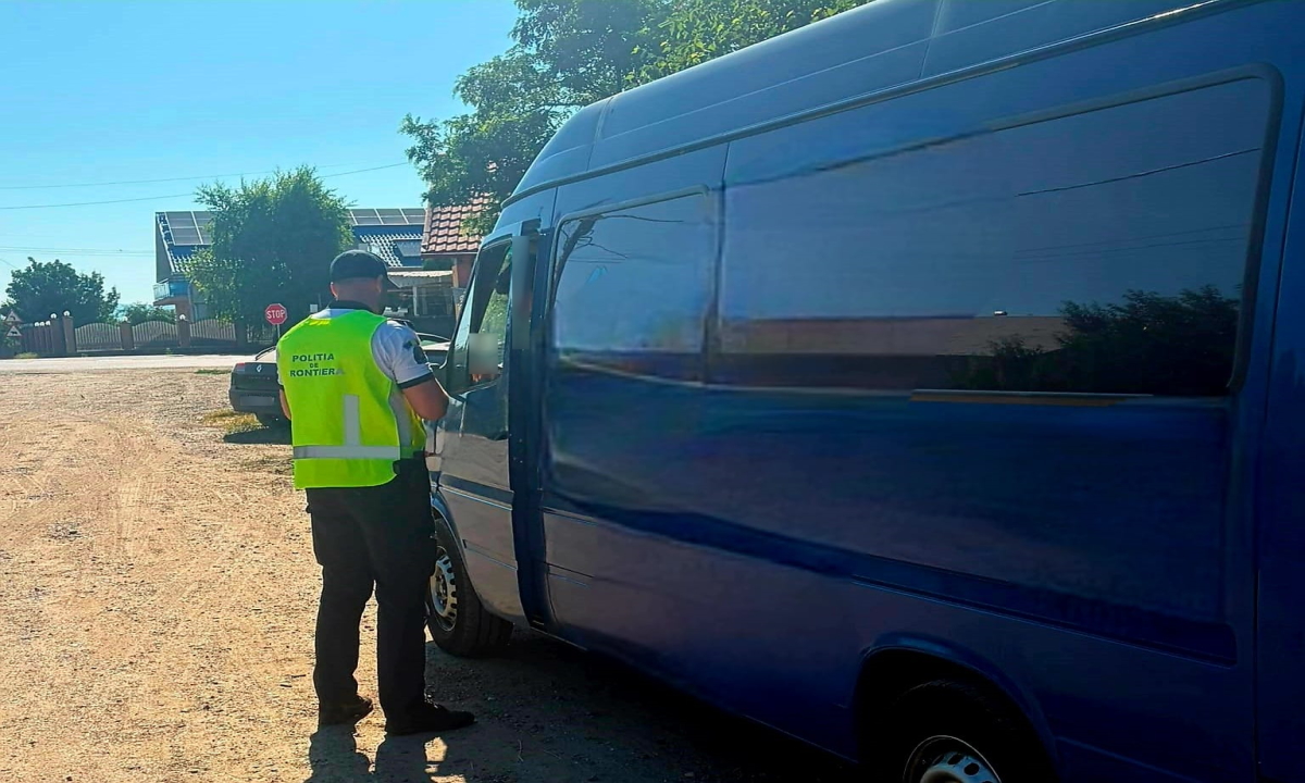 Şofer cercetat după ce a fost prins la volanul unui autoturism radiat din circulaţie