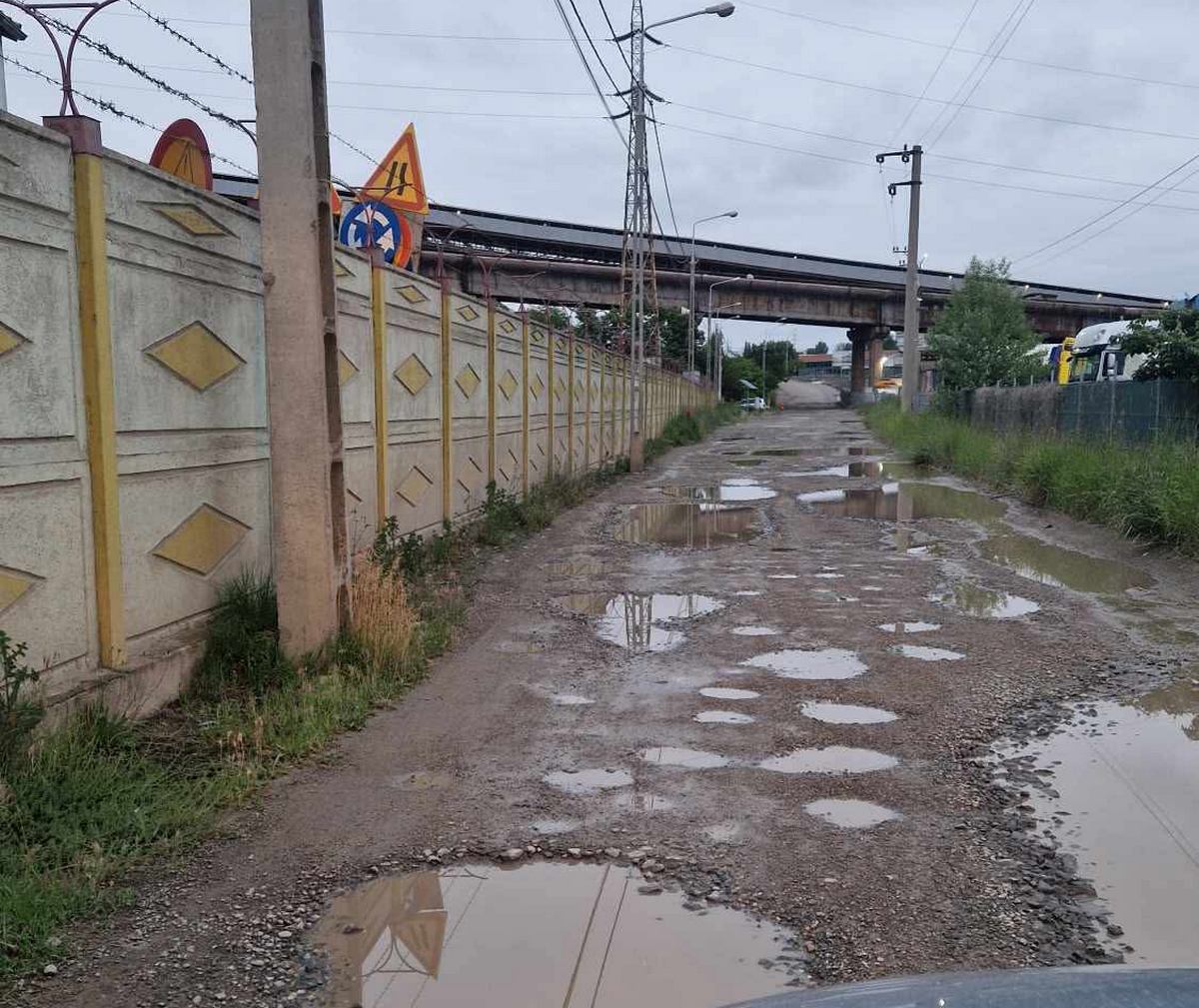 Locuitorii de pe str. Castrul Roman cer intervenţia Primăriei. Ce planuri are municipalitatea pentru reabilitarea străzilor din Galaţi