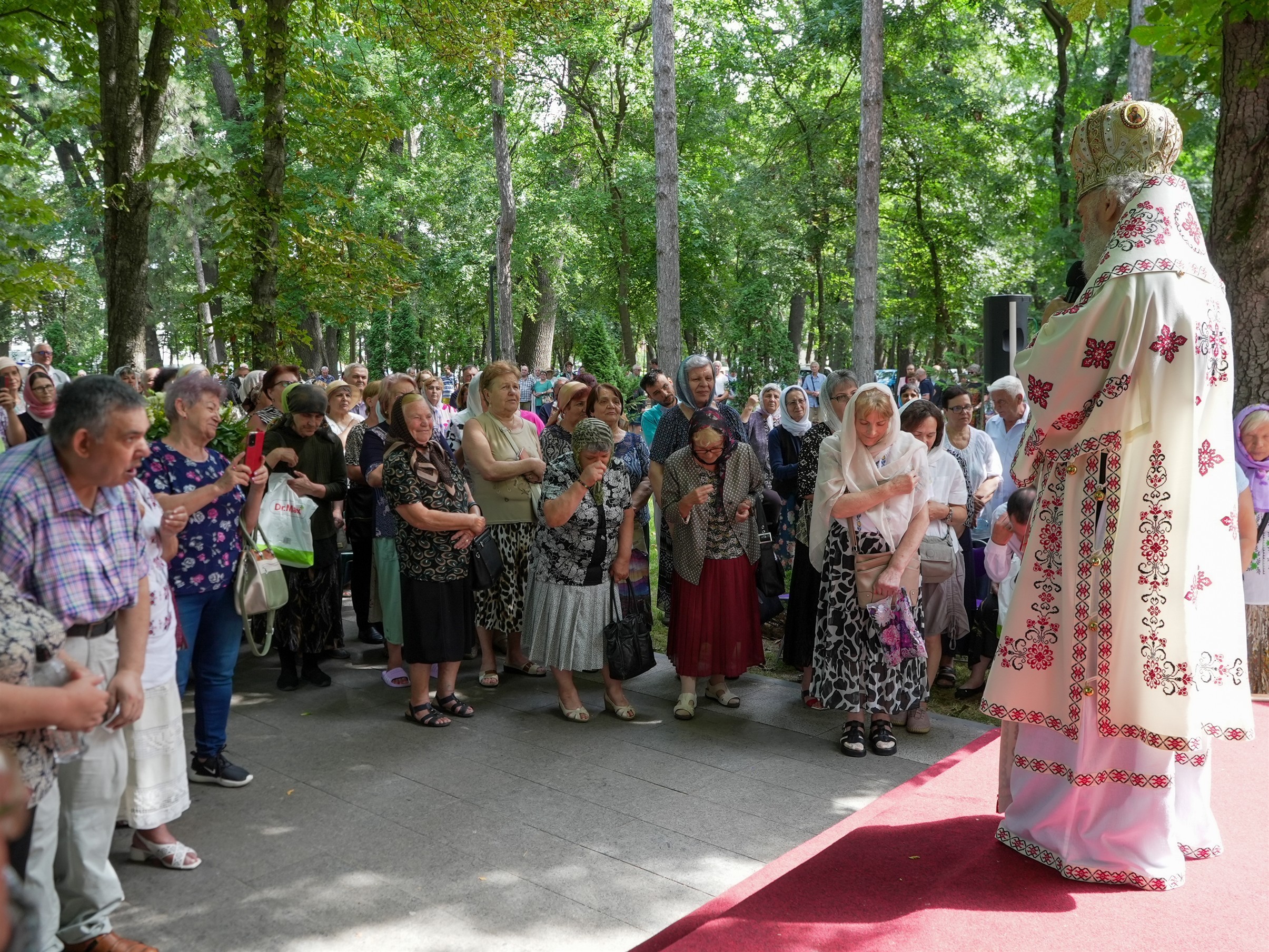 Sărbătoare la Lacu Sărat: Mănăstirea „Sf. Pantelimon” și-a celebrat hramul la împlinirea a 30 de ani de la înființare