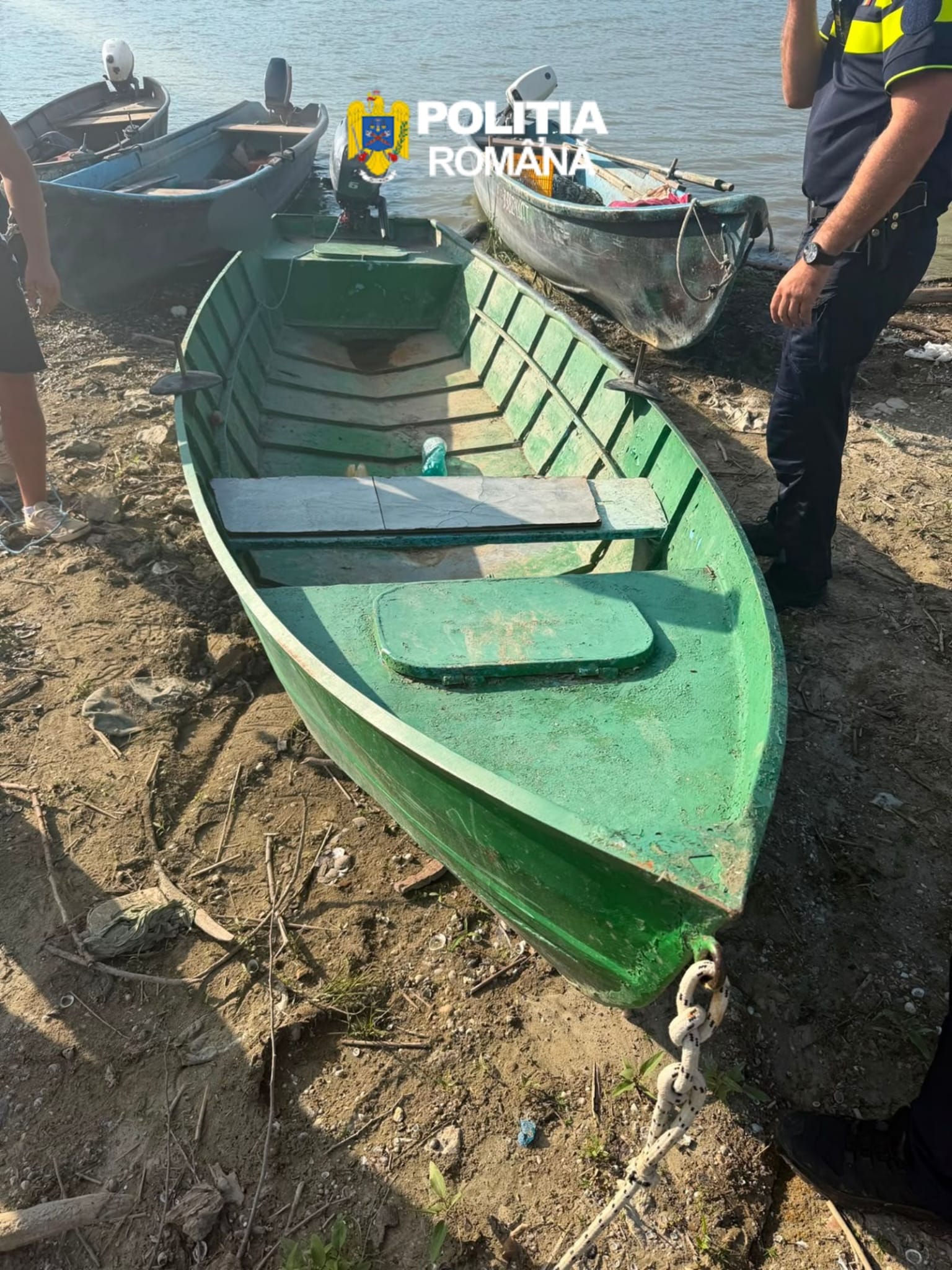 Percheziții ale Poliției Transporturi Navale Galați: Ambarcațiune și motor confiscate de la un bărbat din Brăila