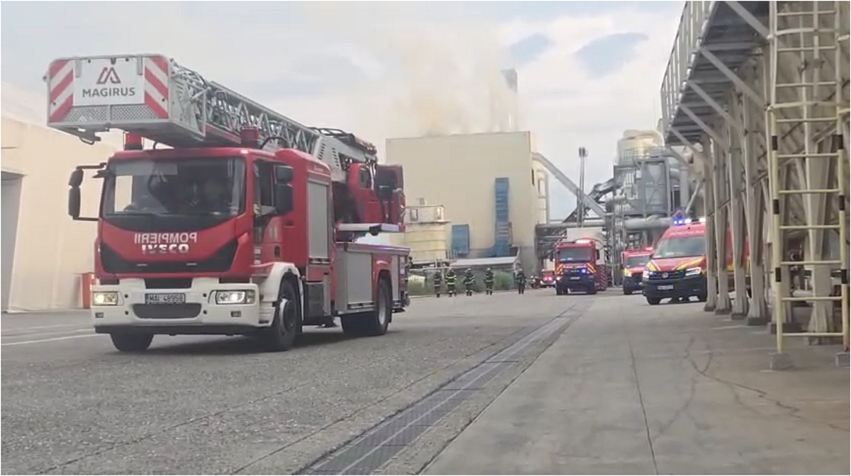 Alertă la Brașov: Incendiu violent și două explozii la o fabrică de lemn, Planul Roșu activat