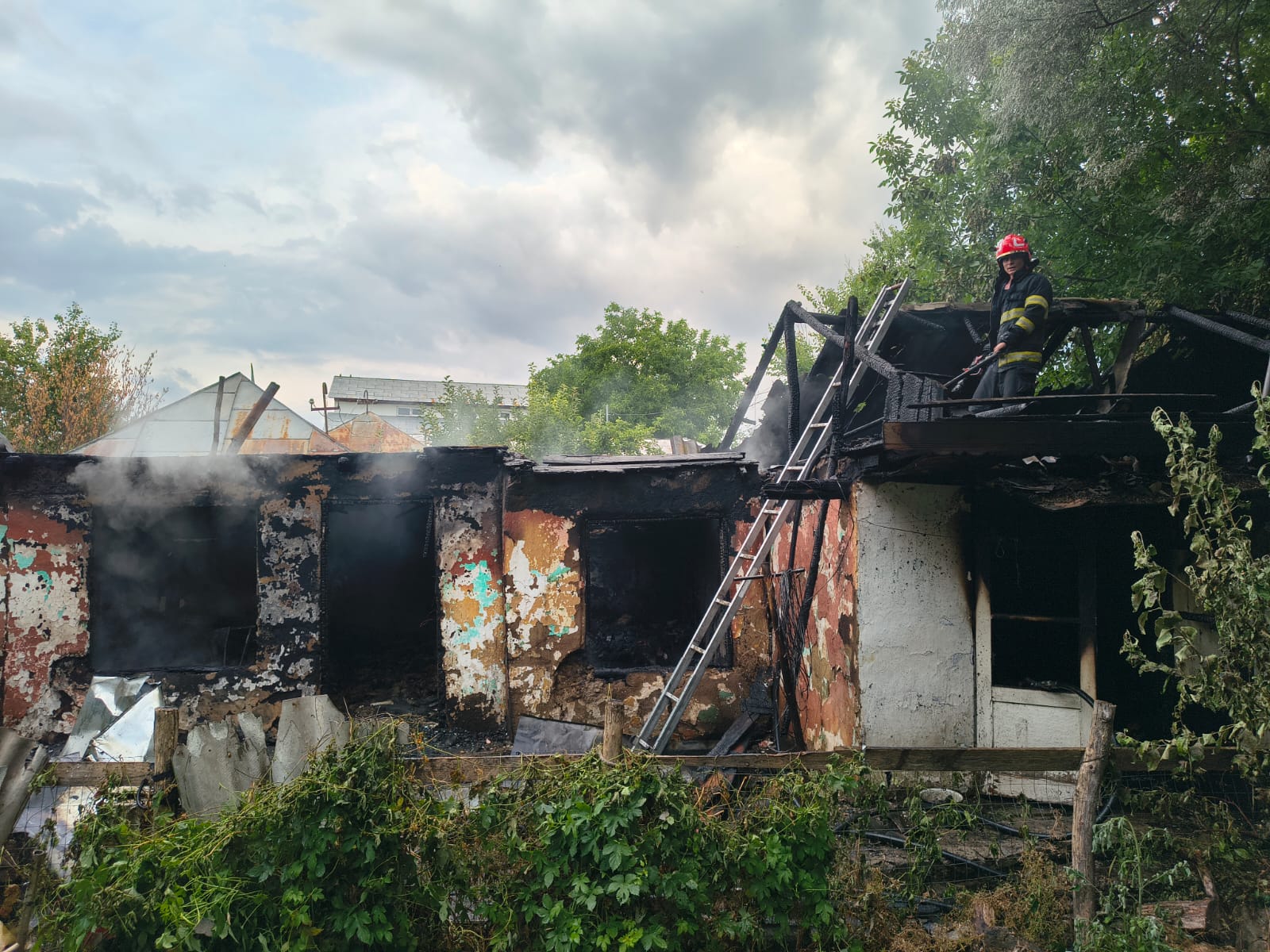 Galaţi: Incendiu în localitatea Malu Alb. O femeie a murit