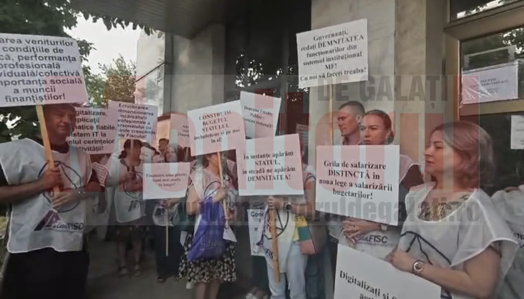 FOTO: Protest la Direcţia Regională de Finanţe Galaţi
