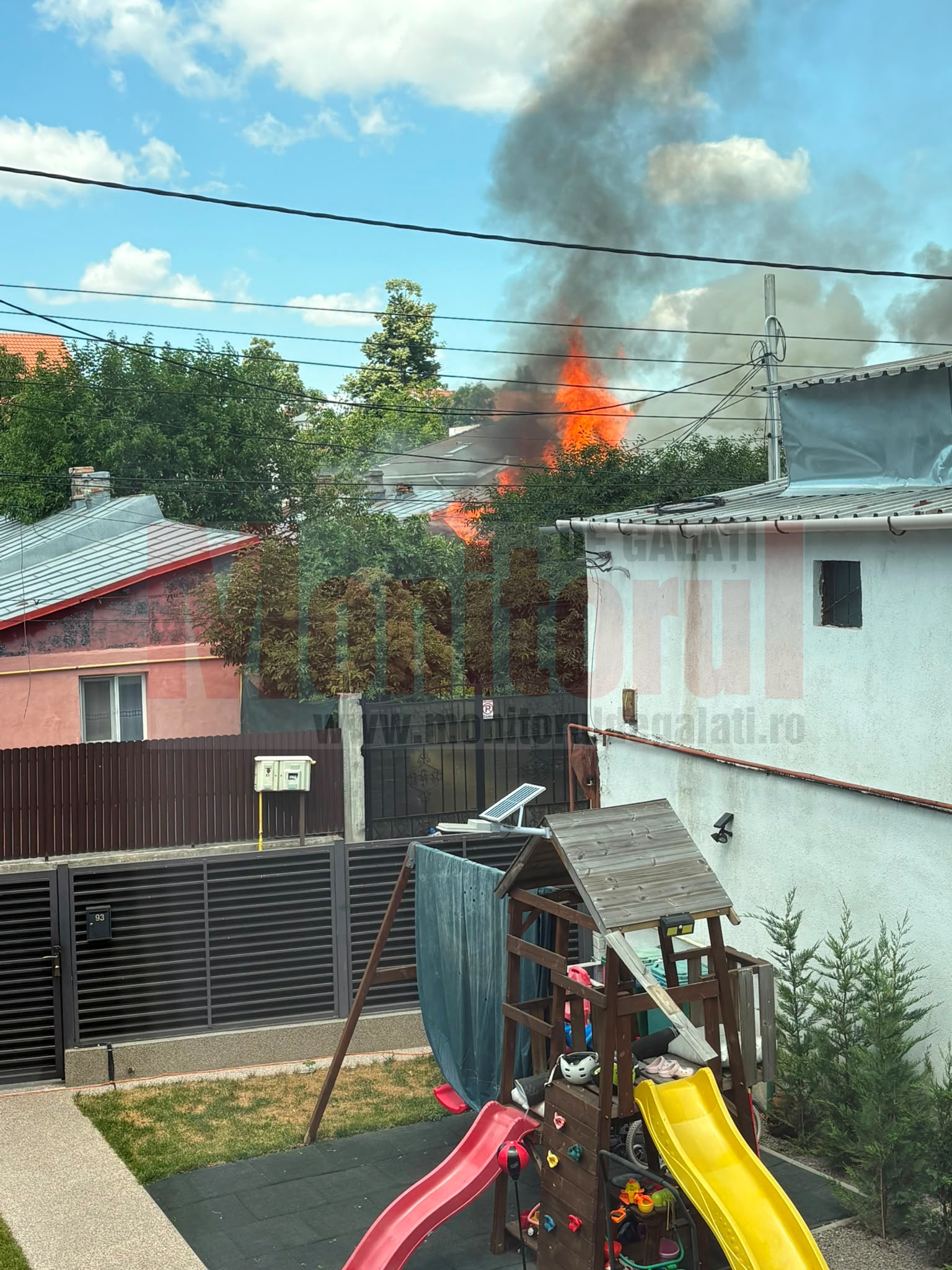 Galaţi: Incendiu pe Str. Cristofor Columb