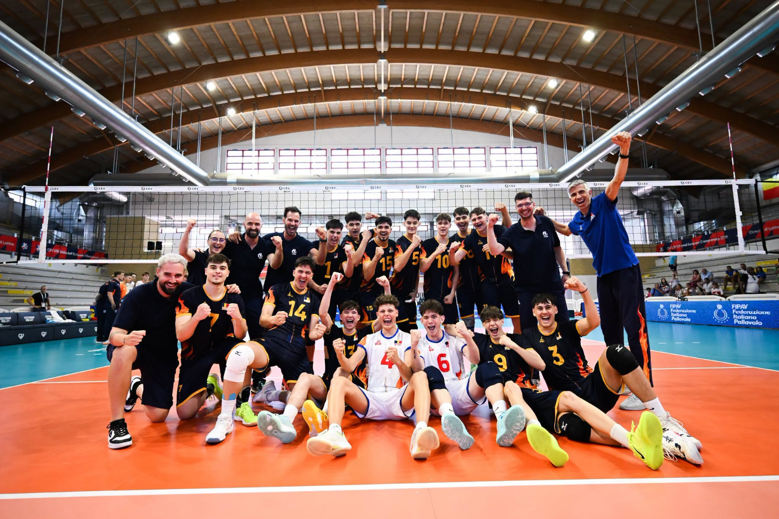 Debut în forţă la fileu: Naţionala Under 18 a României a învins Olanda la Euro