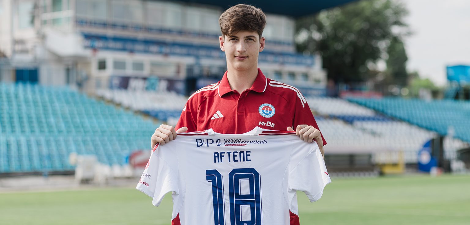 Viitorul sună bine: La numai 16 ani, Dragoş Aftene a semnat primul contract profesionist cu Oţelul Galaţi