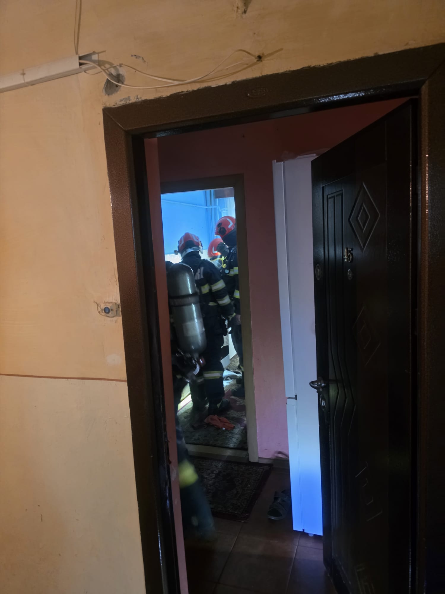 Brăila: O cratiță uitată pe aragaz a mobilizat de urgență pompierii pe Calea Călărașilor