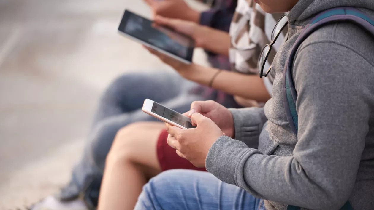 ANCOM: 9 din 10 telefoane din România permit localizarea rapidă a apelanţilor la 112