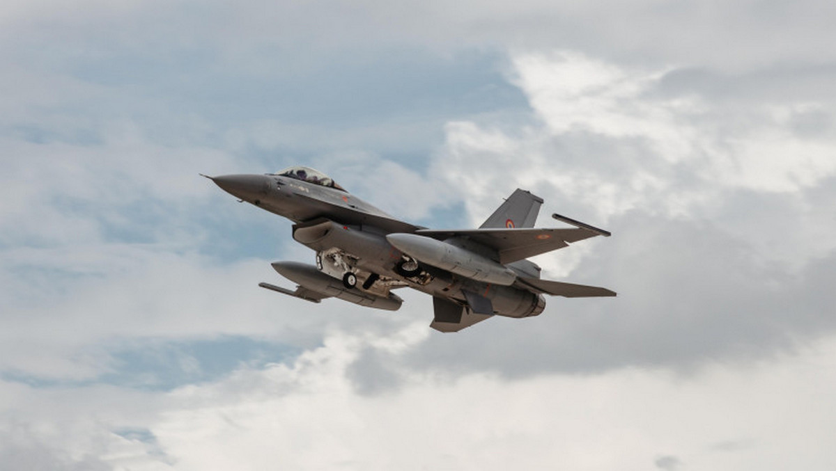 Dronă doborâtă în spaţiul aerian al României de către un pilot român de pe un F16, la Buzău